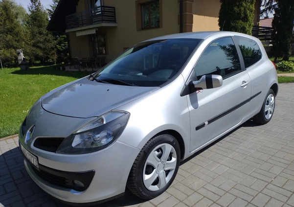 Renault Clio cena 8900 przebieg: 210000, rok produkcji 2005 z Kalety małe 466